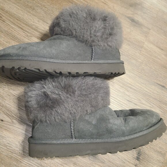UGG size 8 Gray Sheepskin Fold Fur shearling Boots Short Booties - Picture 3 of 7